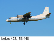 Самолет Ан-24РВ (RA-47362) авиакомпании "Псков-Авиа" перед посадкой в аэропорту Пулково (2015 год). Редакционное фото, фотограф Виктор Карасев / Фотобанк Лори