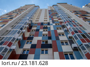 Строительство многоэтажных домов на Москве-реке. River Park (2016 год). Редакционное фото, фотограф Светлана Голинкевич / Фотобанк Лори