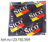Презерватив Sico на белом фоне (2016 год). Редакционное фото, фотограф Сергей Дубров / Фотобанк Лори