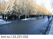 Москва, Россия - 19 декабря 2009. Прощание с Егором Гайдаром, очередь на кладбище. Редакционное фото, фотограф Олег Козырев / Фотобанк Лори