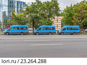 Москва. Пассажирские автобусы небольшой вместимости (маршрутки) в новом оформлении (2016 год). Редакционное фото, фотограф Владимир Сергеев / Фотобанк Лори