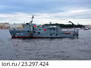 Рейдовый водолазный катер РВК-1102 на Неве, Санкт-Петербург (2016 год). Редакционное фото, фотограф Светлана Колобова / Фотобанк Лори