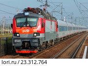 Электровоз ЭП20 с вагонами фирменного скоростного поезда "Невский экспресс" (2016 год). Редакционное фото, фотограф Александр Тарасенков / Фотобанк Лори