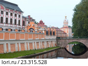 Река Монастырка. Александро-Невскя лавра. 1й Лаврский мост. Санкт-Петербургй (2016 год). Стоковое фото, фотограф Александр Щепин / Фотобанк Лори