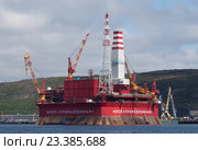 Нефтяная платформа "Приразломная" в Кольском заливе (2011 год). Редакционное фото, фотограф Константин Кандыба / Фотобанк Лори