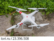 Квадрокоптер DJI Phantom 2 Vision+ (PLUS) с камерой, вид сверху (2016 год). Редакционное фото, фотограф Татьяна Синицына / Фотобанк Лори