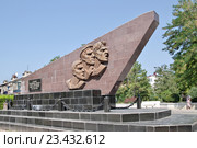 Евпатория, городской пейзаж. Стела в память об Евпаторийском десанте. Крым (2016 год). Редакционное фото, фотограф Илюхина Наталья / Фотобанк Лори