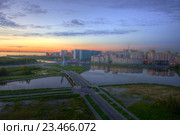 Санкт-Петербург. Квартал Балтийская жемчужина. Автомобильный мост имени Ахмата Кадырова и вантовый мост для тепломагистрали через Дудергофский канал (2016 год). Стоковое фото, фотограф Литвяк Игорь / Фотобанк Лори