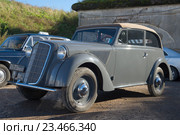 "Опель-Олимпия" 1935 года выпуска крупным планом. Выставка ретроавтомобилей "Фортуна-2016". Кронштадт. Редакционное фото, фотограф Виктор Карасев / Фотобанк Лори