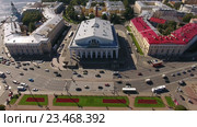 Здание Биржи на Стрелке Васильевского острова, вид сверху, со стороны Невы. Санкт-Петербург (2016 год). Стоковое видео, видеограф Кекяляйнен Андрей / Фотобанк Лори