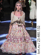 PARIS, FRANCE - OCTOBER 01: A model walks the runway during the Manish Arora show as part of the Paris Fashion Week Womenswear Spring/Summer 2016 on October 1, 2015 in Paris, France. Редакционное фото, фотограф Anton Oparin / Фотобанк Лори