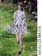 PARIS, FRANCE - OCTOBER 07: A model walks the runway during the Moncler Gamme Rouge show as part of the Paris Fashion Week Womenswear Spring/Summer 2016 on October 7, 2015 in Paris, France. Редакционное фото, фотограф Anton Oparin / Фотобанк Лори