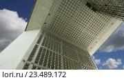 La Grande Arche. Ла-Дефанс, коммерческий и деловой центр Парижа, Франция (2016 год). Стоковое видео, видеограф Владимир Журавлев / Фотобанк Лори