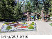 Детский городок "Лукоморье" в парке "Зеленый остров", Черкесск (2016 год). Редакционное фото, фотограф Алексей Гусев / Фотобанк Лори