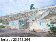 Трибуны разрушенного заброшенного  стадиона. Стоковое фото, фотограф Гетманец Инна / Фотобанк Лори