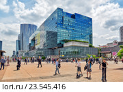 La Defense бизнес-квартал в Париже (2016 год). Редакционное фото, фотограф Vitas / Фотобанк Лори