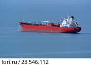 Среднетоннажный нефтяной танкер Hafnia Malacca (порт приписки - Сингапур) на рейде (2016 год). Редакционное фото, фотограф Александр Замараев / Фотобанк Лори