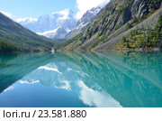 Россия, голубые воды Большого Шавлинского озера на Алтае. Стоковое фото, фотограф Овчинникова Ирина / Фотобанк Лори
