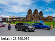 Древний храм Wat Phra Prang Sam Yot temple в Лопбури, Таиланд (2016 год). Редакционное фото, фотограф Natalia Sidorova / Фотобанк Лори