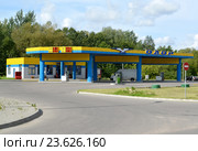 Вид на АЗС "Одор" в городе Гурьевске, Калининградская область (2016 год). Редакционное фото, фотограф Ирина Борсученко / Фотобанк Лори