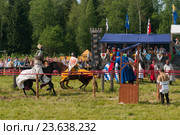 Рыцарский турнир - поединок всадников. Реконструкция 13 века. "Риттервег - турнир добродетелей". Ritter Weg - Путь рыцаря 2016. Редакционное фото, фотограф Алексей Бок / Фотобанк Лори