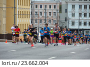 Участники Музыкального полумарафона 14 августа 2016 года в Москве. Редакционное фото, фотограф lana1501 / Фотобанк Лори