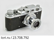Плёночный Фотоаппарат ЗОРКИЙ с объективом ИНДУСТАР-22 3,5/50мм (2016 год). Редакционное фото, фотограф Максим Мицун / Фотобанк Лори