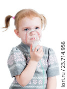 kid girl holding inhaler mask. Стоковое фото, фотограф Оксана Кузьмина / Фотобанк Лори