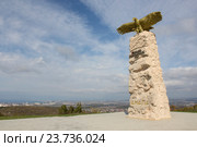 Скульптура с орлом, город Анапа (2016 год). Редакционное фото, фотограф Юлия Ухина / Фотобанк Лори