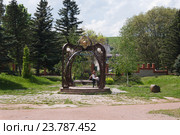 Беседка в парке Салгирка (Ботанический сад ТНУ), Симферополь (2016 год). Редакционное фото, фотограф Галина Хорошман / Фотобанк Лори