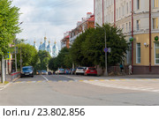 Улица Коненкова. Купола успенского собора.  Смоленск (2016 год). Редакционное фото, фотограф Александр Щепин / Фотобанк Лори
