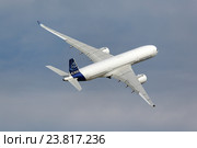 Международный авиационно-космический салон МАКС-2015. Аэробус А350-900 - французский дальнемагистральный широкофюзеляжный двухдвигательный пассажирский самолет. Редакционное фото, фотограф Игорь Долгов / Фотобанк Лори