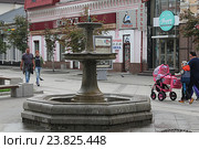Городской фонтан на улице Ленинградской. Самара (2016 год). Редакционное фото, фотограф Алексей Сварцов / Фотобанк Лори
