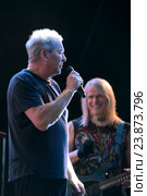 Концерт Deep Purple 06.06.2016. Дворец Спорта Ростов-на-Дону. Ян Гиллан и Стив Морс. Редакционное фото, фотограф Евгения Празднова / Фотобанк Лори