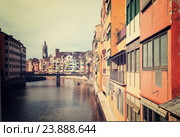 View of Girona - river Onyar (2013 год). Стоковое фото, фотограф Яков Филимонов / Фотобанк Лори