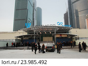 Станция московского метрополитена "Выставочная". Строящиеся башни международного делового центра (ММДЦ) "Москва-Сити". Пресненский район. Москва. Россия (2011 год). Редакционное фото, фотограф lana1501 / Фотобанк Лори
