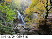 Водопад Джур-Джур. Крым (2016 год). Редакционное фото, фотограф Яна Королёва / Фотобанк Лори