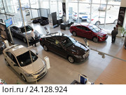 Автосалон легковых автомобилей «Хёндэ» (Hyundai) (2016 год). Редакционное фото, фотограф Дмитрий Неумоин / Фотобанк Лори