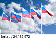 Флаги России на фоне голубого неба. Стоковое фото, фотограф Parmenov Pavel / Фотобанк Лори