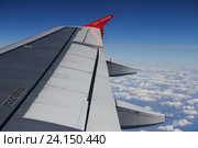 Крыло самолёта Airbus A319 в небе (2016 год). Редакционное фото, фотограф A Челмодеев / Фотобанк Лори