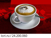 Чашка латте на столе. Стоковое фото, фотограф Ready-made / Фотобанк Лори