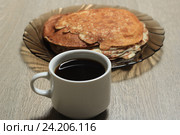 Чашка кофе и блины. Стоковое фото, фотограф Яна Королёва / Фотобанк Лори