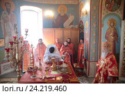 Литургия в Никольском храме села Бужаниново (2016 год). Редакционное фото, фотограф Дмитрий Неумоин / Фотобанк Лори