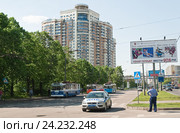 Москва. Машина ДПС на конечной троллейбусной станции «Улица Фонвизина» на Огородном проезде (2010 год). Редакционное фото, фотограф Алёшина Оксана / Фотобанк Лори