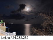 Полная луна над морем и лунная дорожка на воде. Ночной пейзаж. Крым, Форос (2016 год). Стоковое фото, фотограф Ирина Носова / Фотобанк Лори