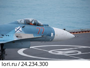 Лётчик ВМФ России в кабине палубного истребителя Су-33 на палубе тяжёлого авианесущего крейсера "Адмирал флота Советского Союза Кузнецов" (2016 год). Редакционное фото, фотограф Михеев Алексей / Фотобанк Лори