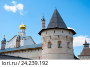 Башня ростовского кремля. Купол церкви Спаса Нерукотворного образа (Спаса на сенях). Ростов Великий (2014 год). Редакционное фото, фотограф Александр Щепин / Фотобанк Лори