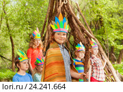 Cute boy wearing Injun's costume near his wigwam. Стоковое фото, фотограф Сергей Новиков / Фотобанк Лори