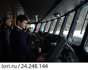 В рубке пассажирского судна "Виа Аустралис" у архипелага Огненная Земля (2014 год). Редакционное фото, фотограф Free Wind / Фотобанк Лори