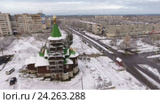 Автомобильные дороги в зимнее время на перекрестке улицы Антикайнена и бульвара Советов. Город Сегежа, Карелия (2016 год). Редакционное видео, видеограф Кекяляйнен Андрей / Фотобанк Лори